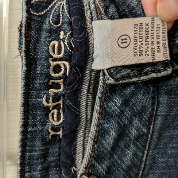 Refuge Junior's Cuffed Straight Leg Jeans Size 11 - Picture 3 of 11